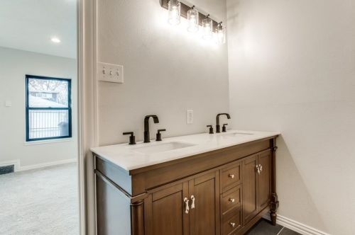 2647 Beechmont Dr, Dallas TX 75228-4224 exterior