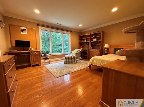 21 Southfield Rd, Edison NJ 08820-3141 exterior