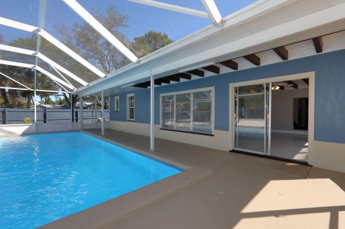 1103 Colonial Rd, Fort Pierce FL 34950-5025 exterior