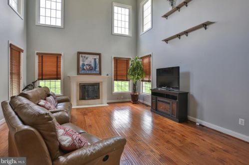 17674 Tobermory Pl, Leesburg VA  20175-7052 exterior