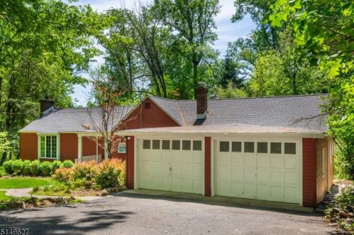 26 Appletree Row, Berkeley Heights, NJ 07922-2403