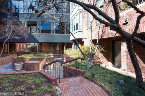 1080 Wisconsin Ave, Washington DC 20007-3637 exterior