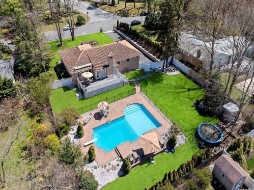 96 Mcculloch Dr, Huntington Station, NY 11746-7917