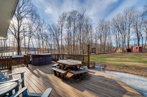 232 Burnham Rd, Exeter CT 06249-1404 exterior