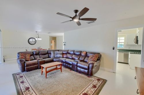 1083 25 Ave, Boynton Beach FL 33435-6731 exterior