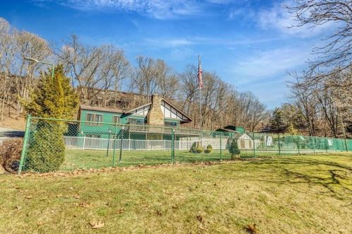 113 Thornberry Dr, Pittsburgh PA 15237-3349 exterior