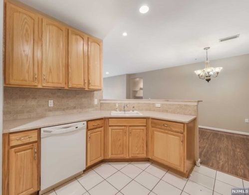 1303 Gatherings Dr, Paterson NJ 07508-1380 exterior