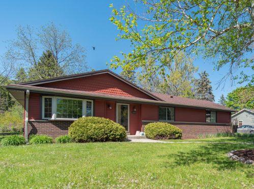 6132 Donges Ln, Milwaukee, WI 53223-1234