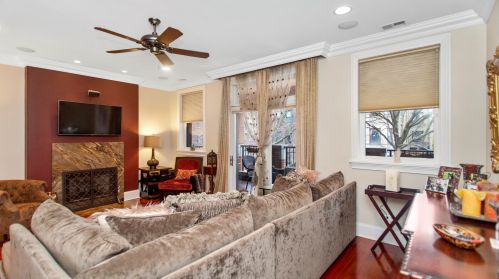 839 Bradley Pl, Chicago, IL 60613-5609