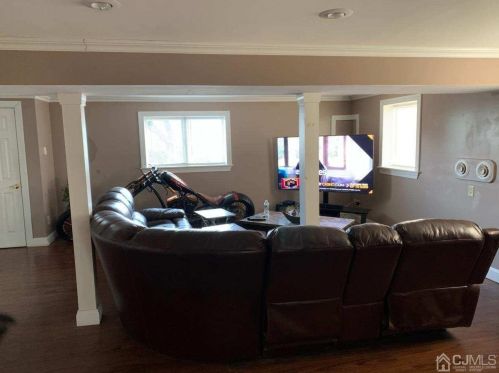 36 Mitchell Ave, Piscataway NJ 08854-5566 exterior