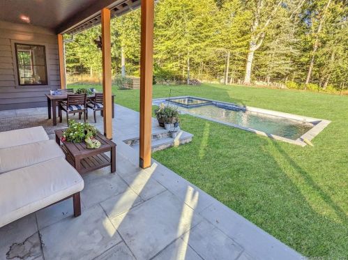 232 Bayberry Ln, Westport CT 06880-4033 exterior