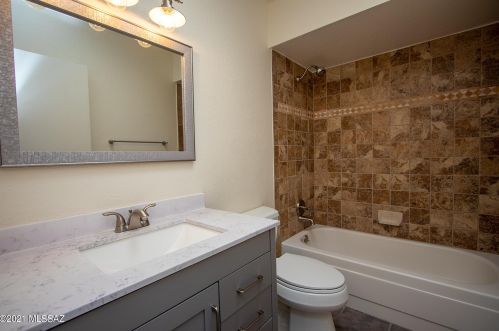 7437 Casablanca Dr, Tucson AZ 85704-1315 exterior