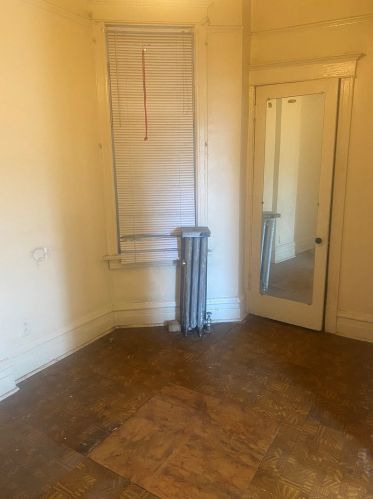 6805 Champlain Ave, Chicago IL 60637-4114 exterior