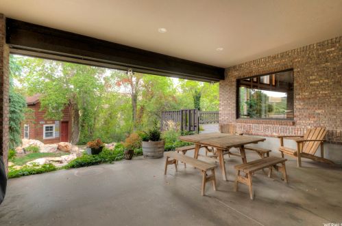 10188 Dimple Dell Ln, Sandy UT 84092-4505 exterior