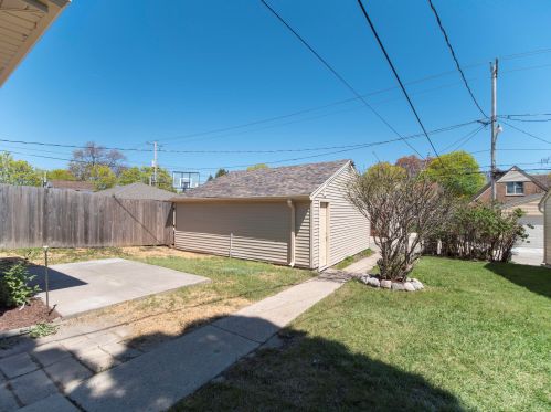 5042 68th St, Milwaukee WI  53220-4514 exterior
