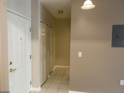 102 Cleveland Ln, Rockaway NJ  07866-5800 exterior