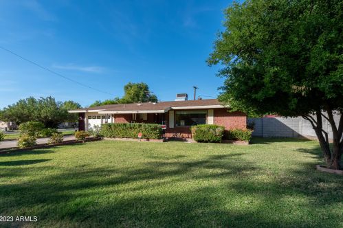 526 Alice Ave, Phoenix AZ  85020-3161 exterior