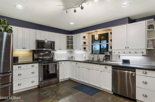 7117 Camino De Los Caballos, Tucson AZ 85743-9689 exterior