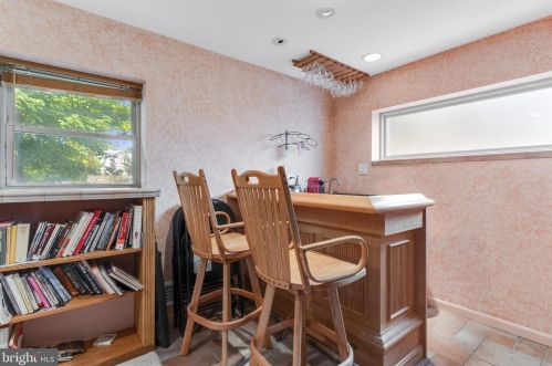 9208 Frst Hvn Dr, Alexandria VA 22309-3216 exterior