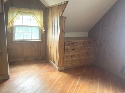 5 Balfour St, Valley Stream NY 11580-1524 exterior