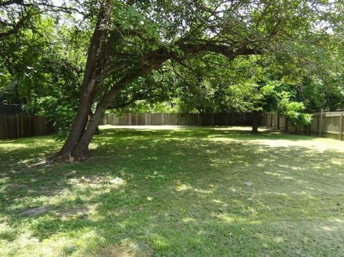 9423 Braeburn Gln, Austin TX  78729-2804 exterior