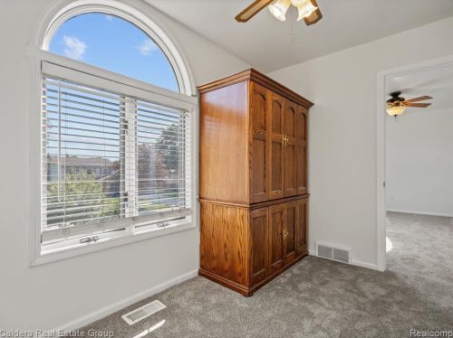 1413 Ogden Dr, Troy MI 48083-5339 exterior