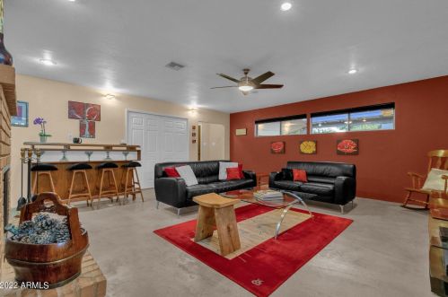 8051 14 Ave, Phoenix AZ 85023-2585 exterior