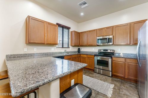 150 Castlefield Cir, Tucson AZ  85704-5783 exterior