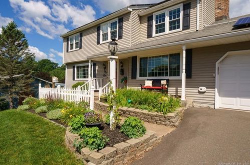 97 Nutmeg Dr, Manchester, CT 06040-6913