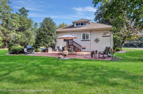 25 Memorial Pkwy, Atlantic Highlands NJ 07716-1655 exterior