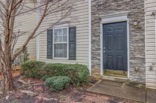 300 Lakeside Cir, Porterdale GA 30016-8850 exterior