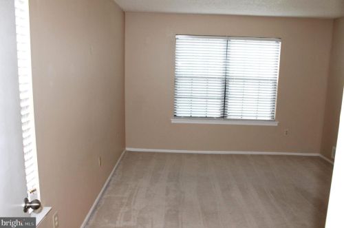 17 Mendrey Ct, Trenton NJ 08648-2661 exterior