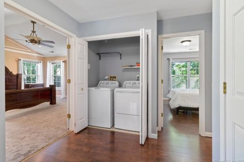 31 Lookout Hl Rd, Milford CT 06461-1878 exterior