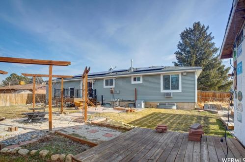 11104 Londonderry Dr, Sandy UT 84070 exterior