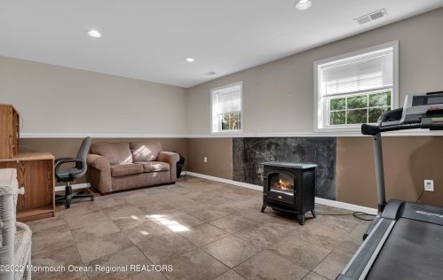 984 Woodlane Rd, Jackson Twp NJ 08527-1556 exterior