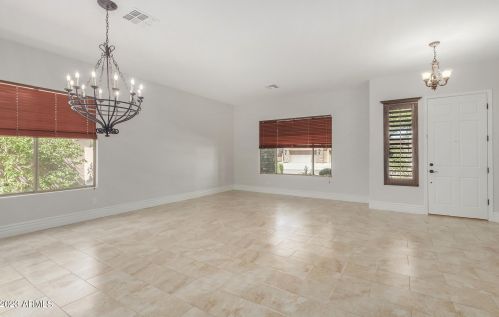 2011 Blaylock Dr, Phoenix AZ  85085-1719 exterior