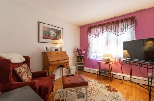 26 Allen St, Enfield CT 06082-4715 exterior