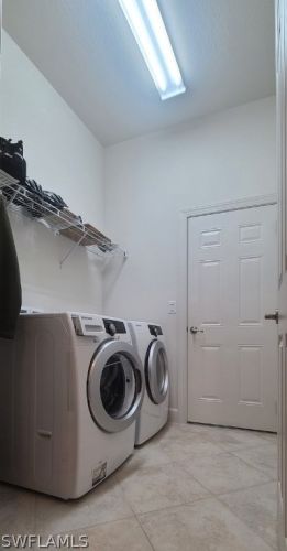 8226 Valiant Dr, Naples FL 34104-6673 exterior