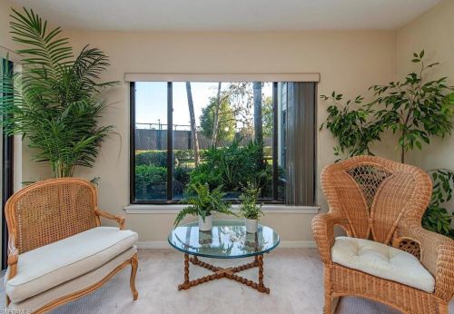 102 Courtside Dr, Naples, FL 34105-7130