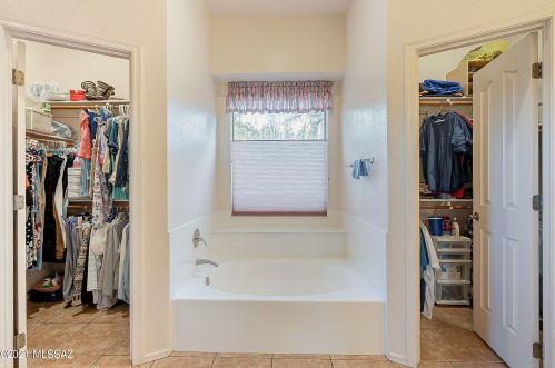 2621 Peter Seward Dr, Tucson AZ 85745-9611 exterior