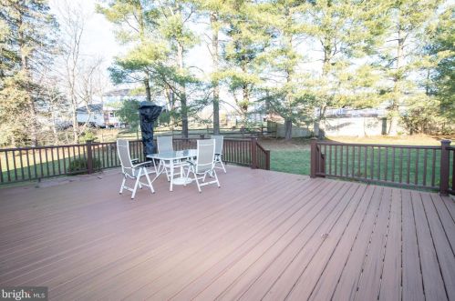 699 Longview Dr, Huntingdon Valley PA 19006-2219 exterior