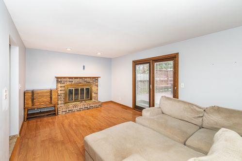 900 Bennington Dr, Bull Valley IL 60014-8875 exterior