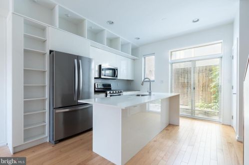 936 Leithgow St, Philadelphia PA 19123-1440 exterior