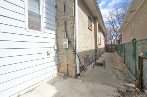 5040 Avers Ave, Chicago IL 60625-6012 exterior