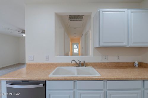 6419 Sunrise Vly Dr, Tucson AZ 85706-4979 exterior