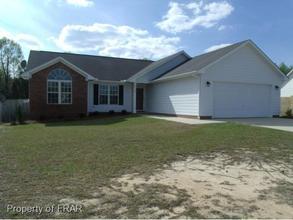 214 Thornback Dr, Raeford, NC 28376-5457