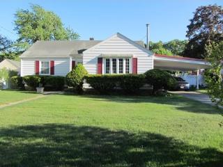 15 Kenway Dr, Springfield, MA 01104-1621