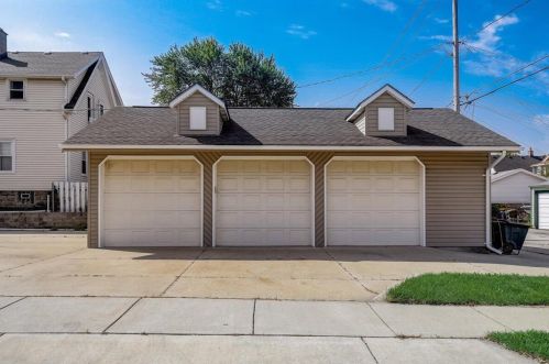 1101 72nd St, Milwaukee WI  53214-3119 exterior