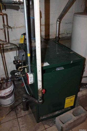 39 Waldinger St, Valley Stream NY 11580-3806 exterior