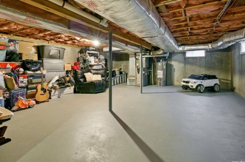 156 Alicia Dr, Babylon NY 11703-4035 exterior